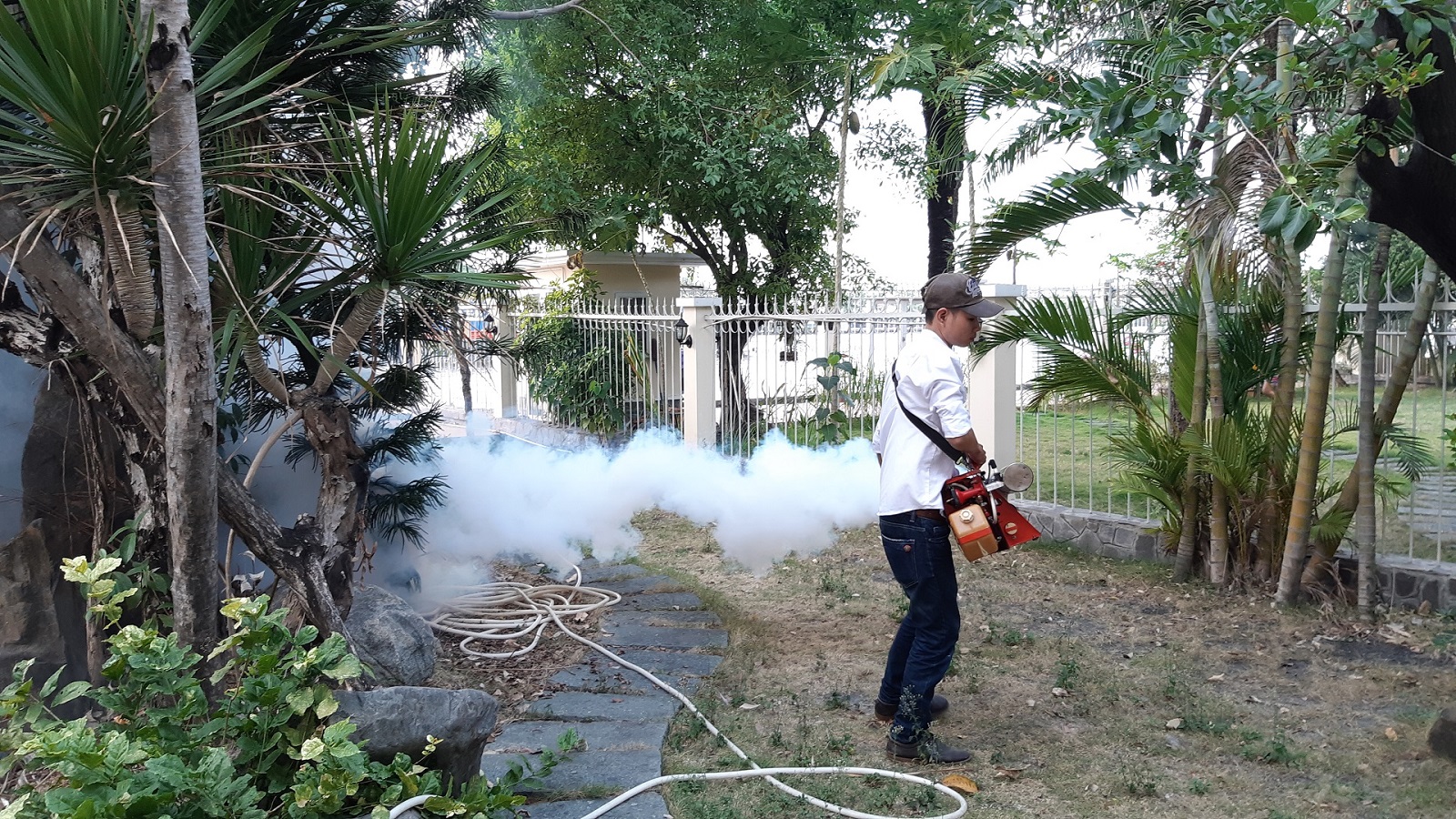 Phun khói thuốc diệt muỗi cho nhà ở, khuôn viên - Trọng Tín HCM